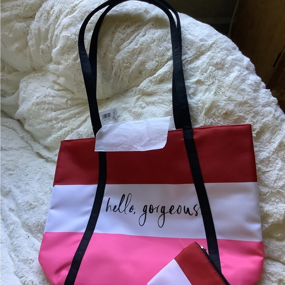 Clinique New Tote Bag, Makeup Bag, Mascara Lip Liner & Lipstick - Picture 3 of 11